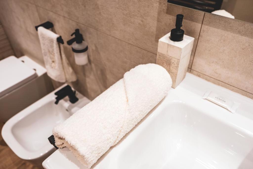 Suite Yenne 2 칼리아리 외부 사진